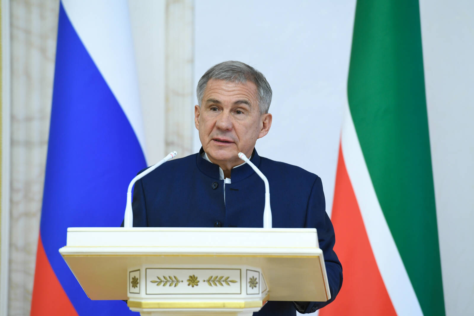 Обращение Раиса Республики Татарстан Рустама Нургалиевича Минниханова в связи с празднованием Дня России